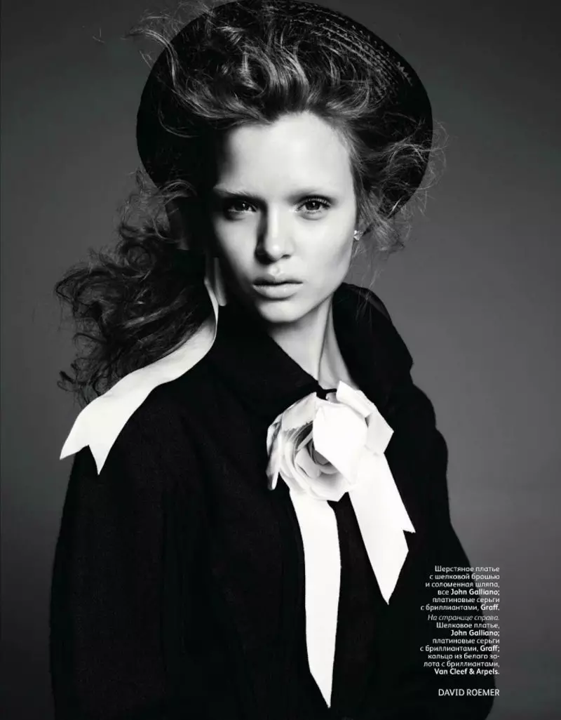 Josephine Skriver & Monika Sawicka oleh David Roemer untuk Vogue Russia Februari 2012