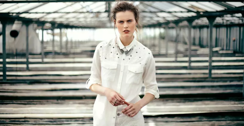 2012 m. rugpjūčio mėn. Bershka Lookbook yra atsitiktinai romantiškas