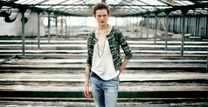 Dem Bershka säin August 2012 Lookbook ass Casually Romantic