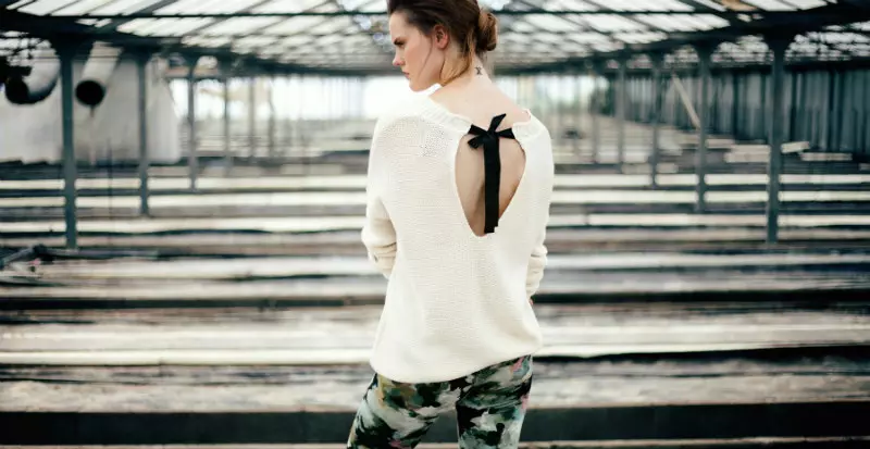 Lookbook Bershka z sierpnia 2012 r. jest luźno romantyczny