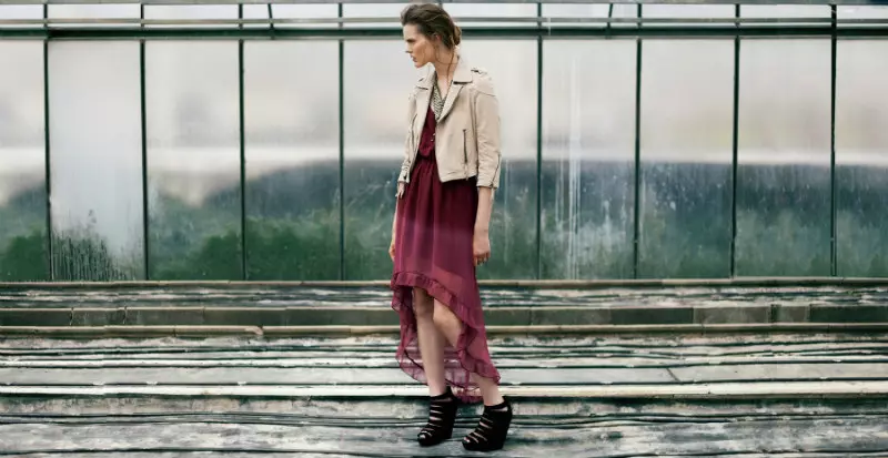 Bershkaren 2012ko abuztuko Lookbook-a Casually Romantic da