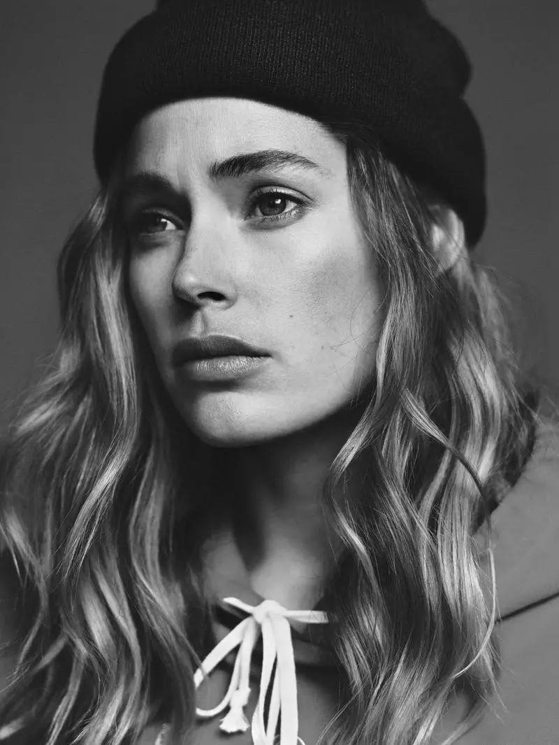 यस क्लोजअप शटमा Doutzen एक beanie डन