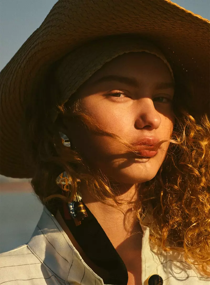 A modelo Dorit Revelis posa para o lookbook primavera-verão 2018 da Zara Salt Lake