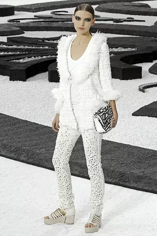 Chanel Spring 2011 | Icyumweru cyimyambarire ya Paris