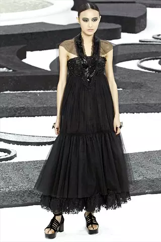 Chanel Spring 2011 | Todobaadka Fanka ee Paris