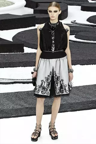 Chanel Spring 2011 | Todobaadka Fanka ee Paris