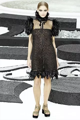 Chanel Spring 2011 | Paris Fashion Week