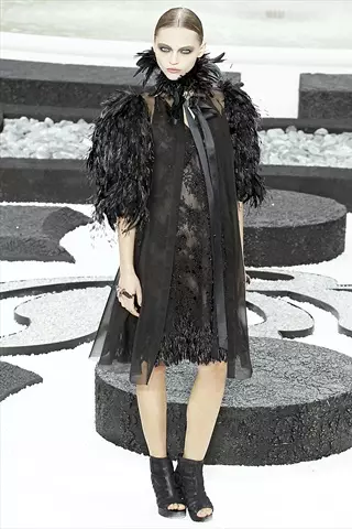 Chanel Spring 2011 | Paris Fashion Week