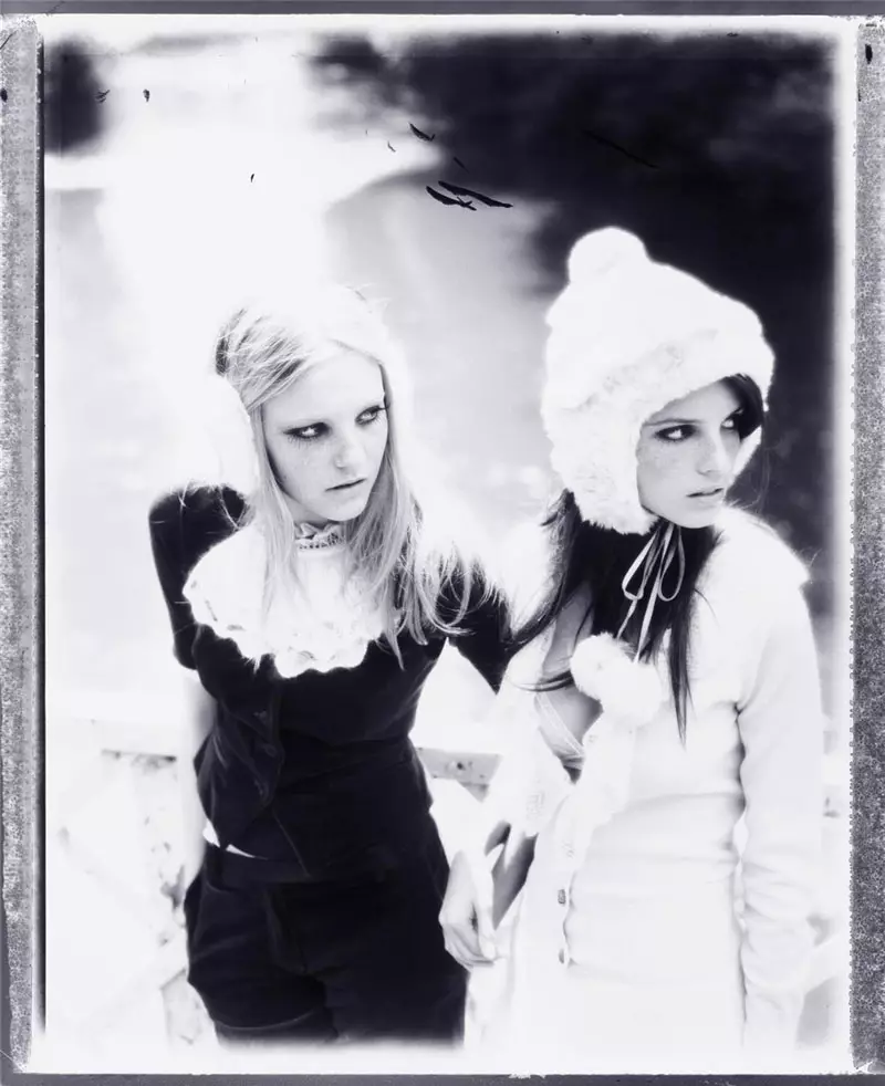 Morning Beauty | Caroline Trentini & Jeisa Chiminazzo naEllen von Unwerth