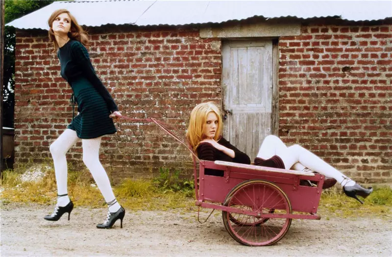 Beleza da manhã | Caroline Trentini & Jeisa Chiminazzo por Ellen von Unwerth