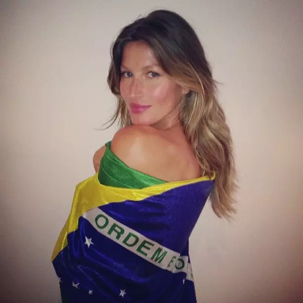 Gisele a brazil büszkeségét ünnepelte, miközben országa zászlaját viselte. Fotó az Instagramon keresztül.