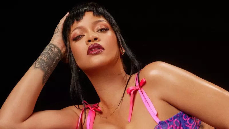 Rihanna vaidina „Savage X“ 2021 m. rudens apatinio trikotažo kampaniją.