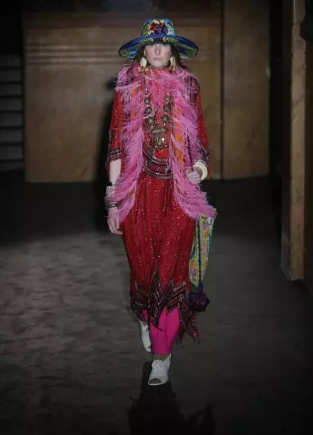 Gucci добавляет Fringe & Sparkle в весеннюю коллекцию 2019 года