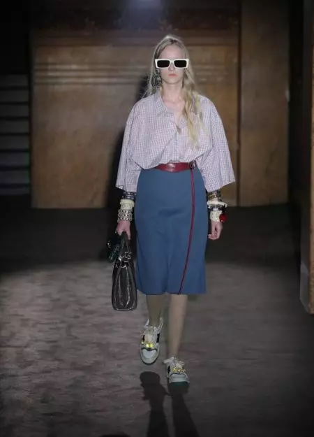 Gucci သည် Fringe & Sparkle ကို Spring 2019 Collection သို့ ယူဆောင်လာသည်။