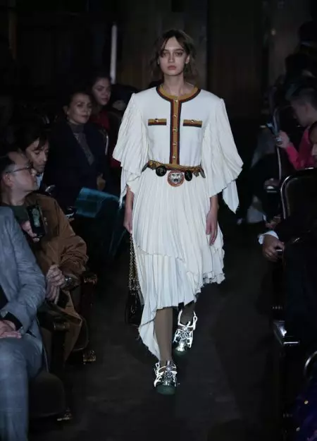 Gucci Inaleta Fringe & Sparkle kwenye Mkusanyiko wa Spring 2019