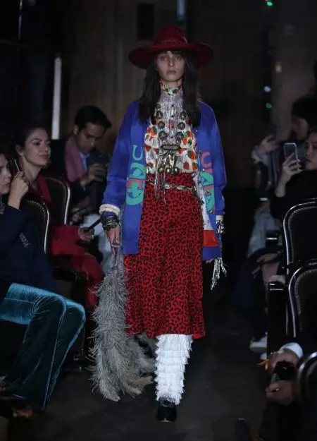 Gucci သည် Fringe & Sparkle ကို Spring 2019 Collection သို့ ယူဆောင်လာသည်။