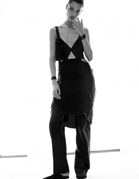 Blanca Padilla Goes Minimal i Vogue Mexico af Alvaro Beamud Cortes