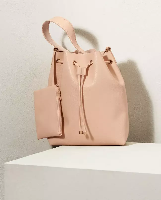 Le sac seau fait peau neuve pour le printemps