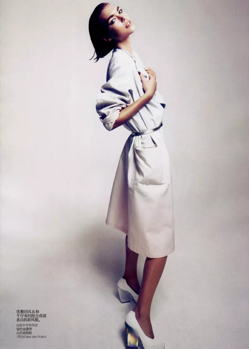 Arizona Muse oleh Camilla Akrans untuk Vogue China Februari 2011