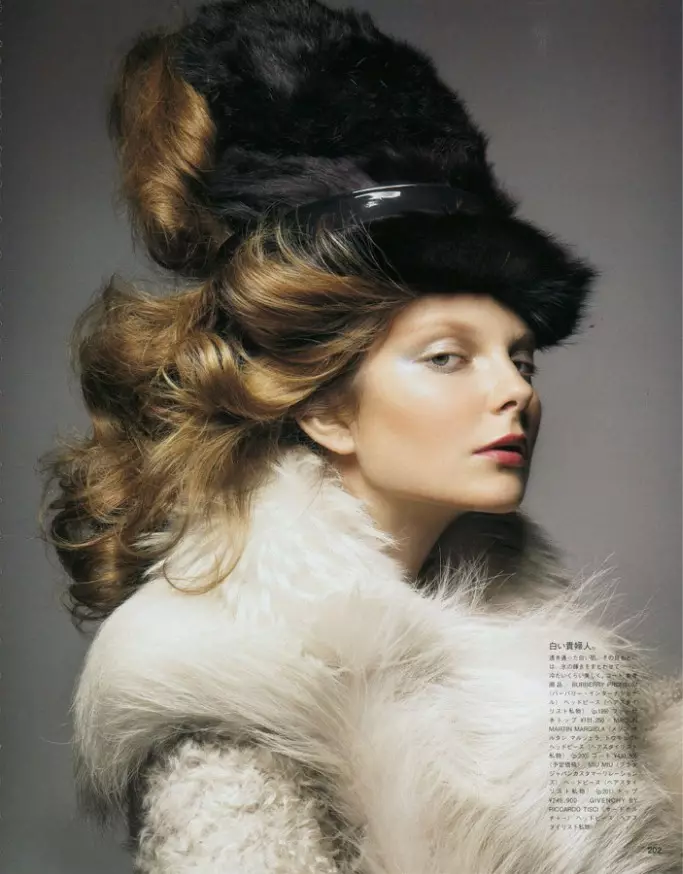 Eniko Mihalik dening Raymond Meier kanggo Vogue Nippon November 2010