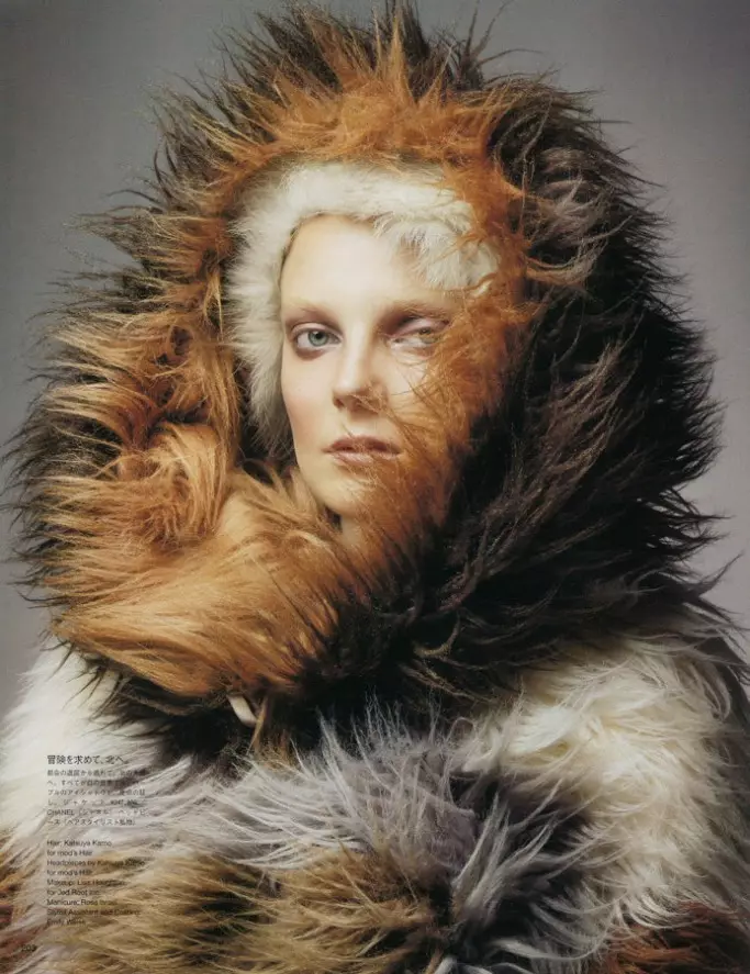 Eniko Mihalik av Raymond Meier för Vogue Nippon november 2010