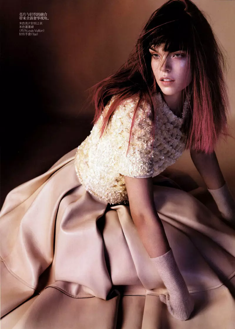 Meghan Collison iyo Fei Fei Sun ee Josh Olins ee Vogue China Oktoobar 2010