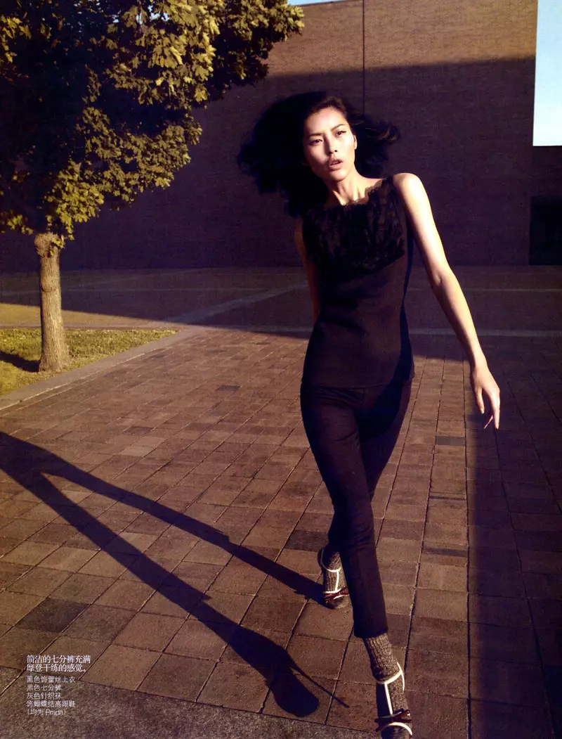 Liu Wen por Camilla Akrans para Vogue China agosto 2010