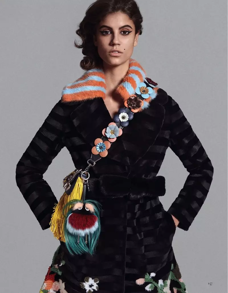 Antonina Petkovic dia modely amin'ny endrika Fendi manintona ao amin'ny Vogue Arabia