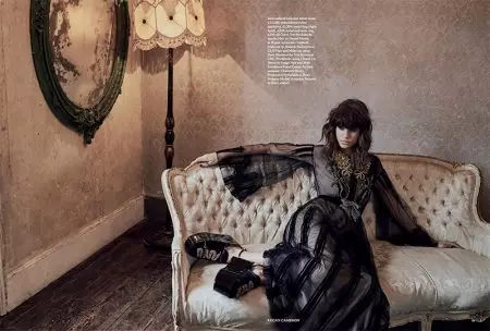 Antonina Petkovic สวมชุดเดรสสีดำตัวใหม่สำหรับ BAZAAR UK