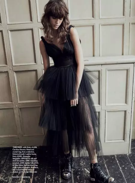 Antonina Petkovic modela una nova versió del vestit negre per a BAZAAR UK