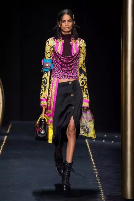 Versace, 2019 Sonbaharı için Grunge Vibes Sunuyor