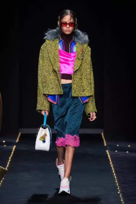 Versace ofrece vibraciones grunge para el otoño de 2019