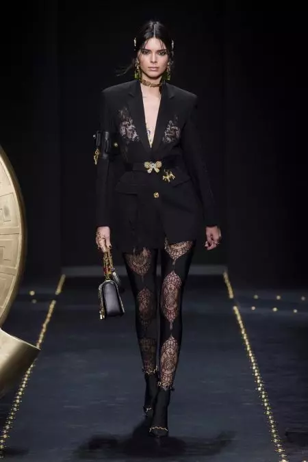 Versace, 2019 Sonbaharı için Grunge Vibes Sunuyor