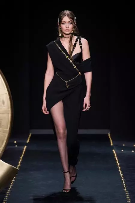 Versace फॉल 2019 साठी ग्रुंज वाइब्स वितरित करते