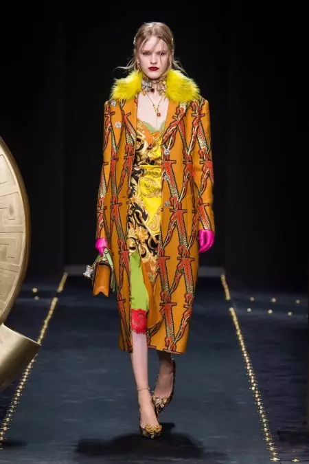 Versace 2019-يىلى كۈزدە Grunge Vibes نى تەمىنلەيدۇ