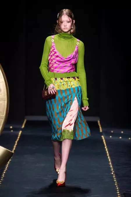 Versace na-enye Grunge Vibes maka ọdịda 2019