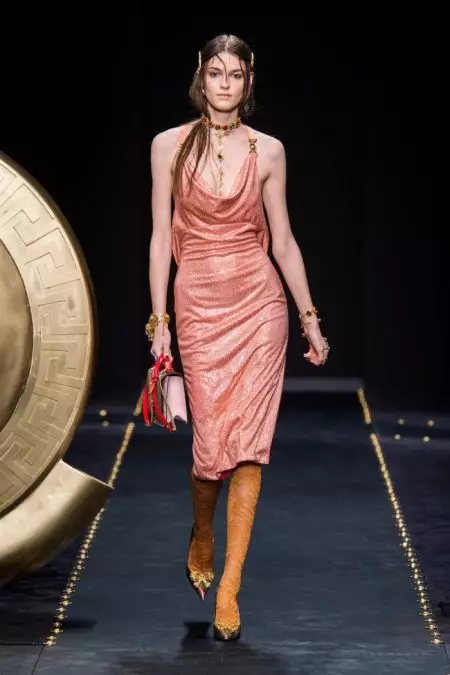 Versace entrega vibes grunge para o outono de 2019