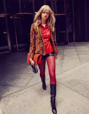 Hailey Clauson yog 70s Glam hauv Grazia Fabkis los ntawm Jason Kim