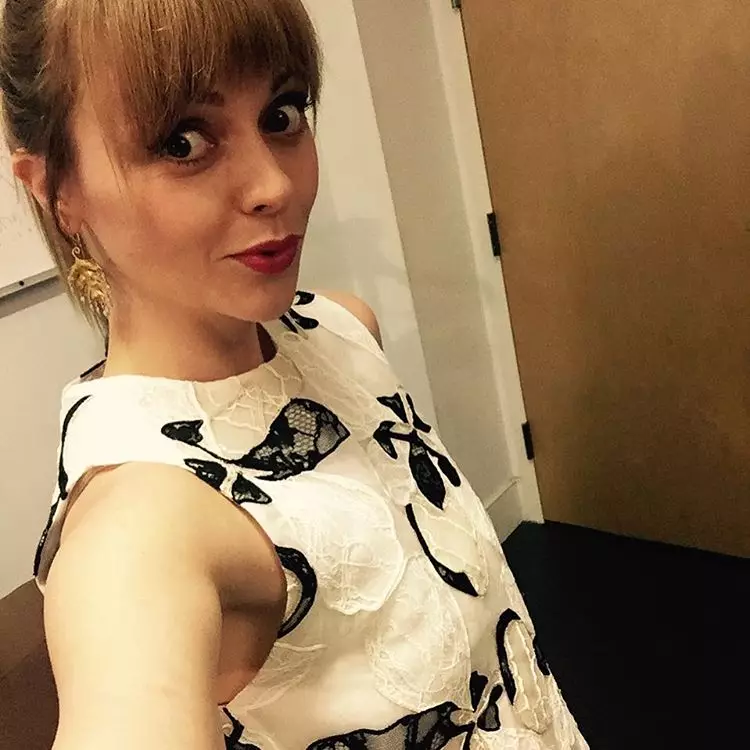 Christina Ricci tira uma selfie antes de sua aparição no Watch What Happens Live. Foto: Instagram