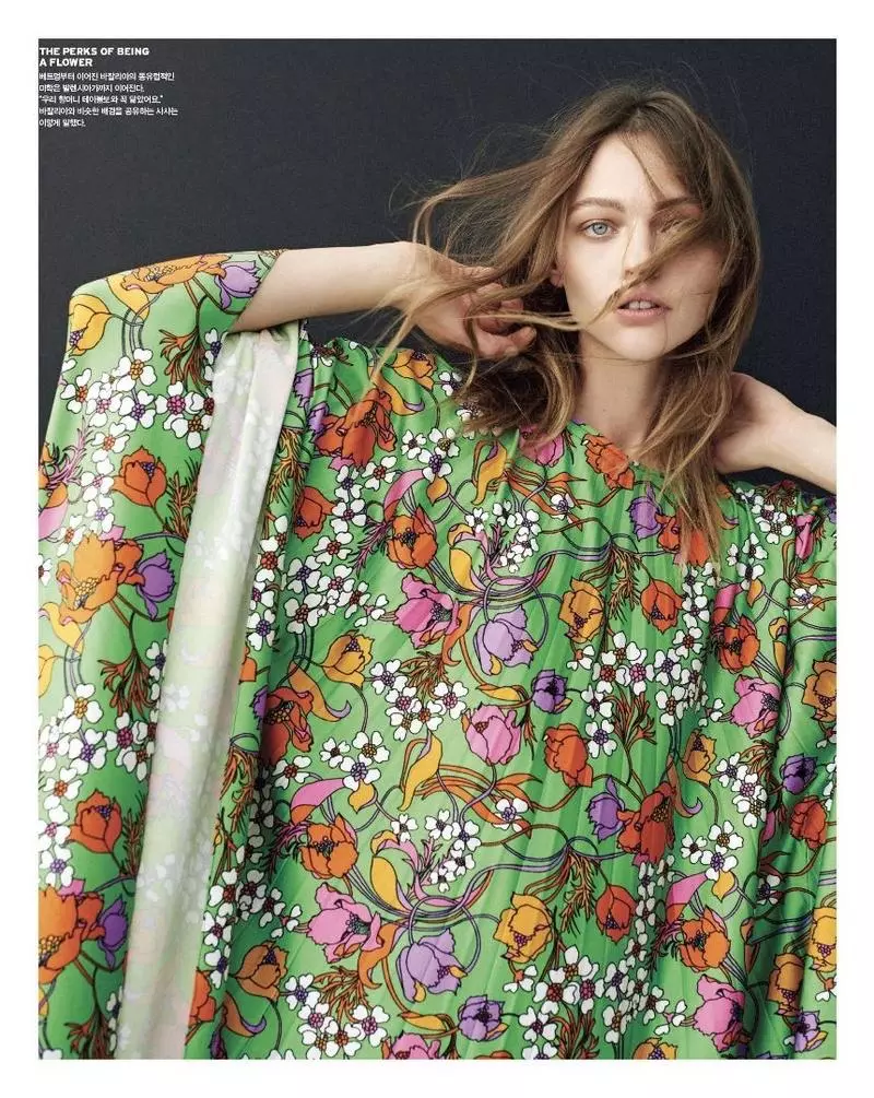 Ëmfaasst Blummen, Sasha Pivovarova Modeller Balenciaga Kaape Kleed