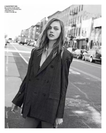 Sasha Pivovarova သည် Balenciaga ၏ Spring တွင် Vogue Korea ကိုရှာဖွေနေပါသည်။