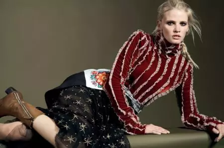 Lara Stone သည် Vogue Turkey အတွက် Eclectic Style ကိုဝတ်ဆင်ထားသည်။