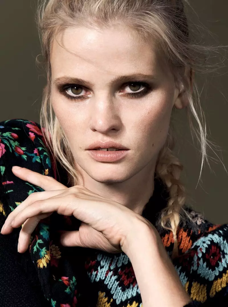 D'Lara Stone kritt hir Closeup mat geflechter Frisur