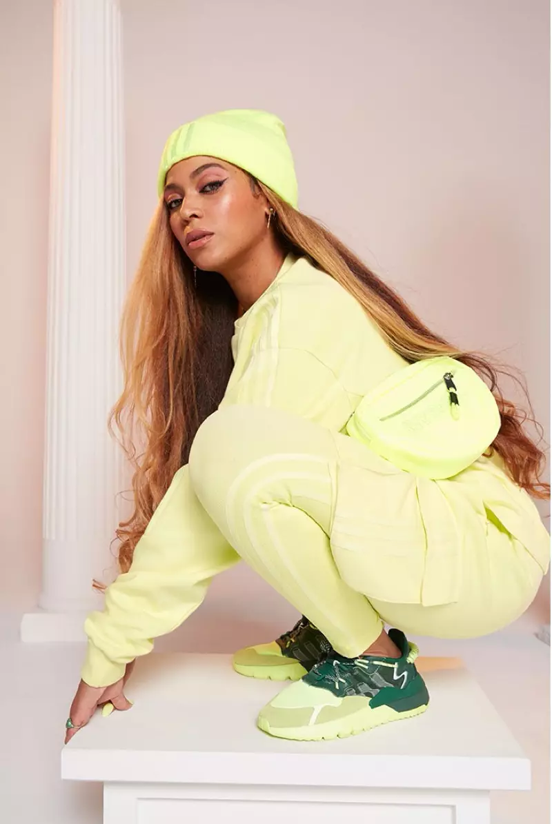 Beyonce sker sig úr í neonlitum fyrir Ivy Park x adidas Drop 2 herferðina.