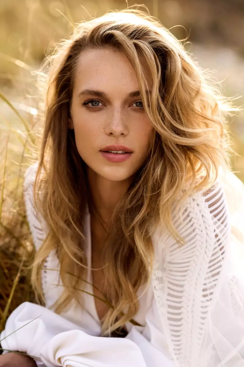 Hannah-Ferguson-Noivas-Revista-Outubro-2015-Capa-Sessão de Fotos07