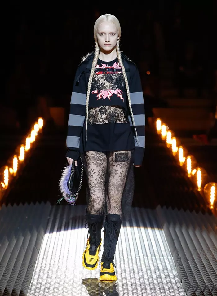 Prada Caij nplooj zeeg / Lub caij ntuj no 2019 Runway