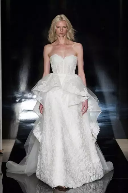 Reem Acra Umugeni wimpeshyi 2017: Ikinamico ya romantique