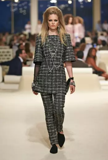 „Chanel Looks East“ 2015 m. kolekcijoje „Cruise“.