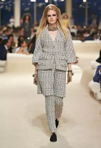 Η Chanel Looks East for Cruise 2015 Collection