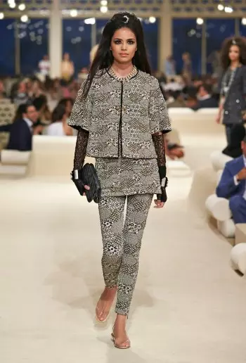 Chanel Looks East for Cruise 2015 مجموعو